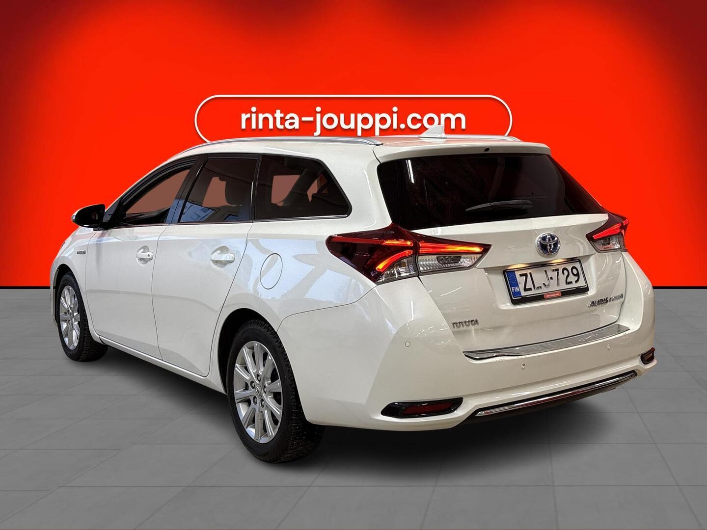 TOYOTA Auris 2016