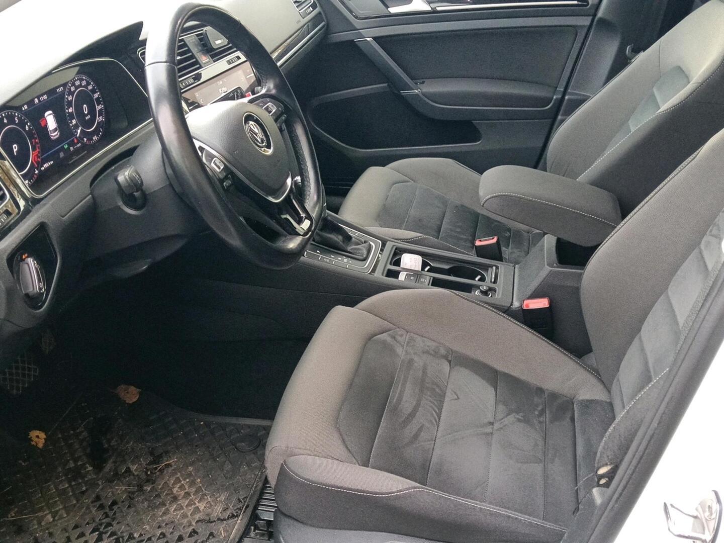 VOLKSWAGEN Golf 2018