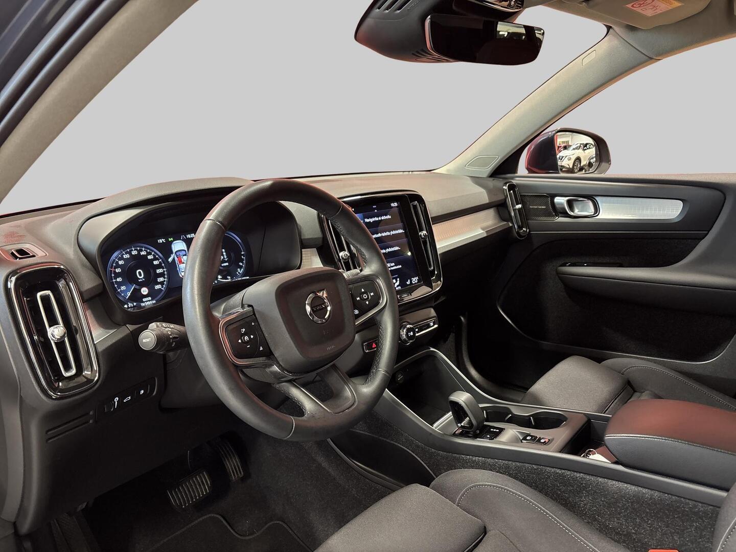 VOLVO XC40 2022