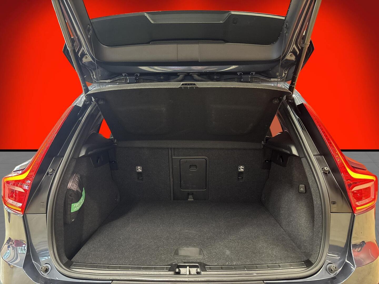 VOLVO XC40 2022
