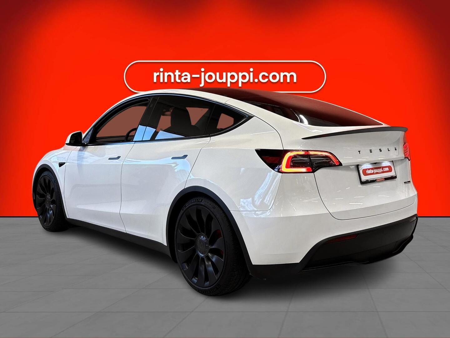 TESLA MODEL Y 2024