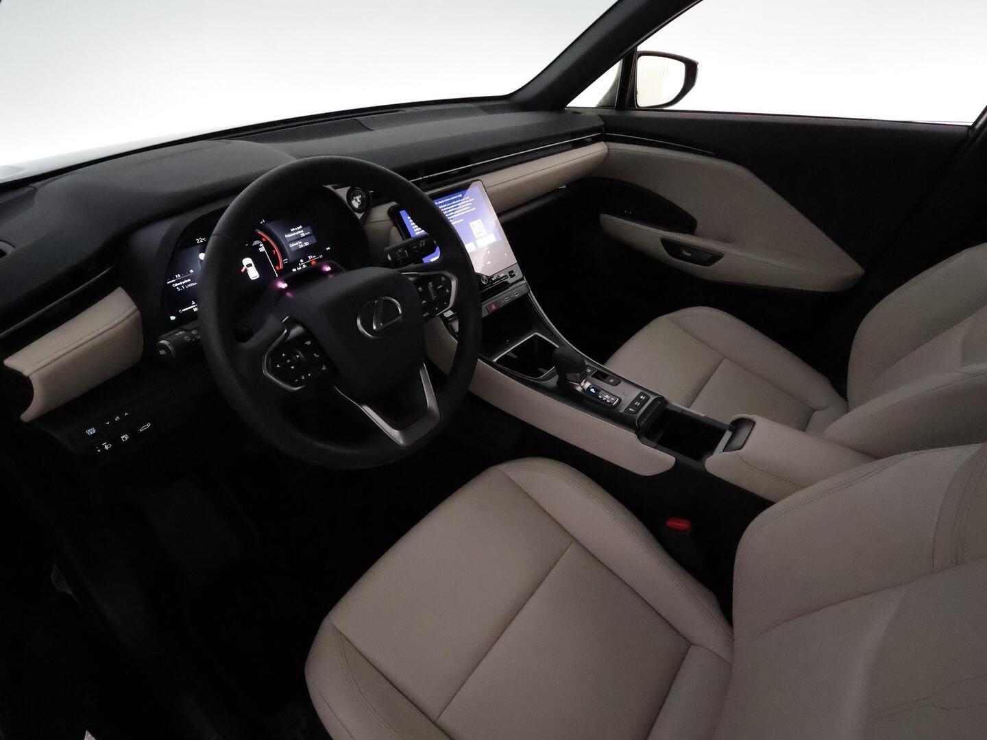 LEXUS LBX 2024