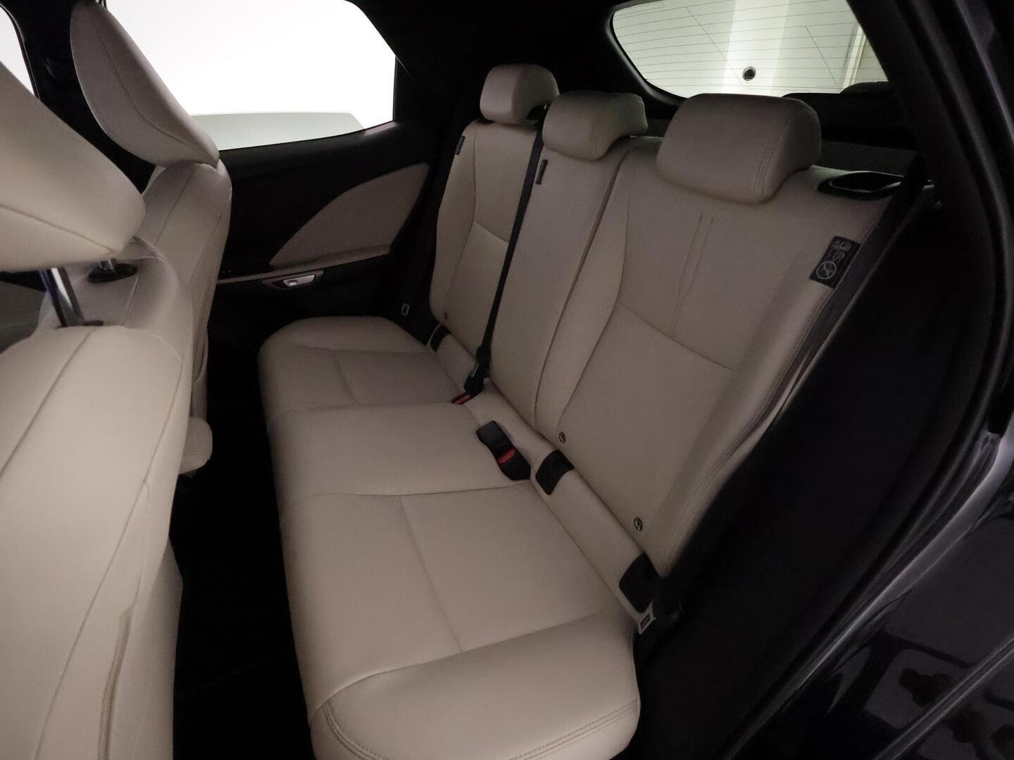 LEXUS LBX 2024
