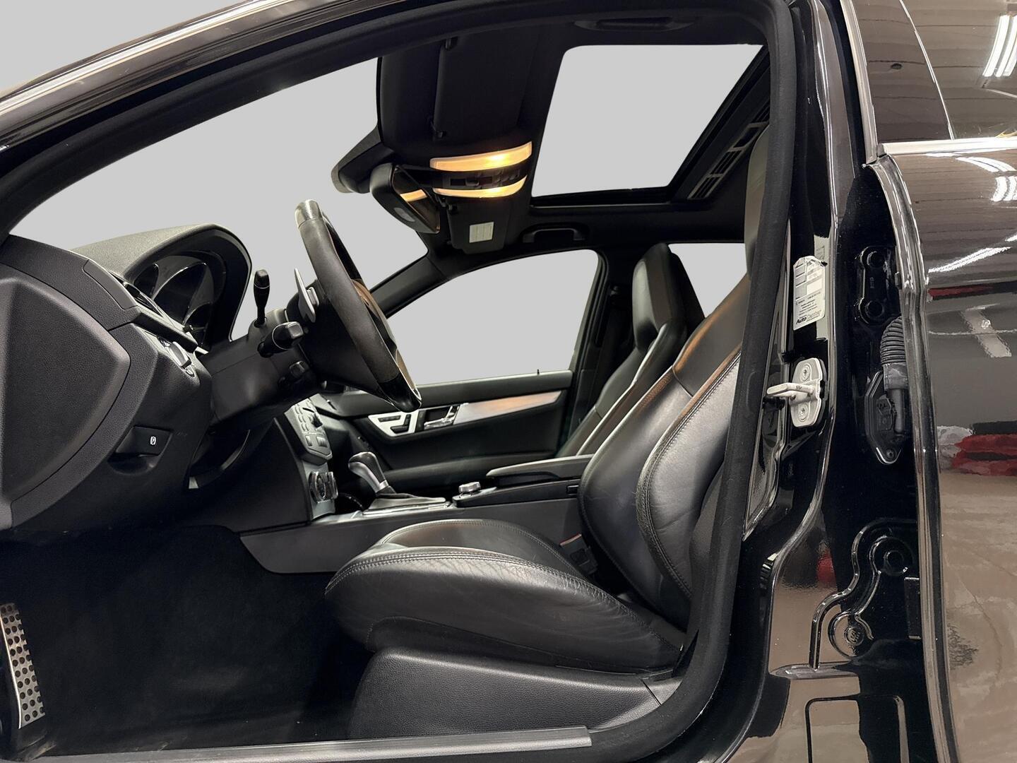 MERCEDES-BENZ C 63 AMG 2008