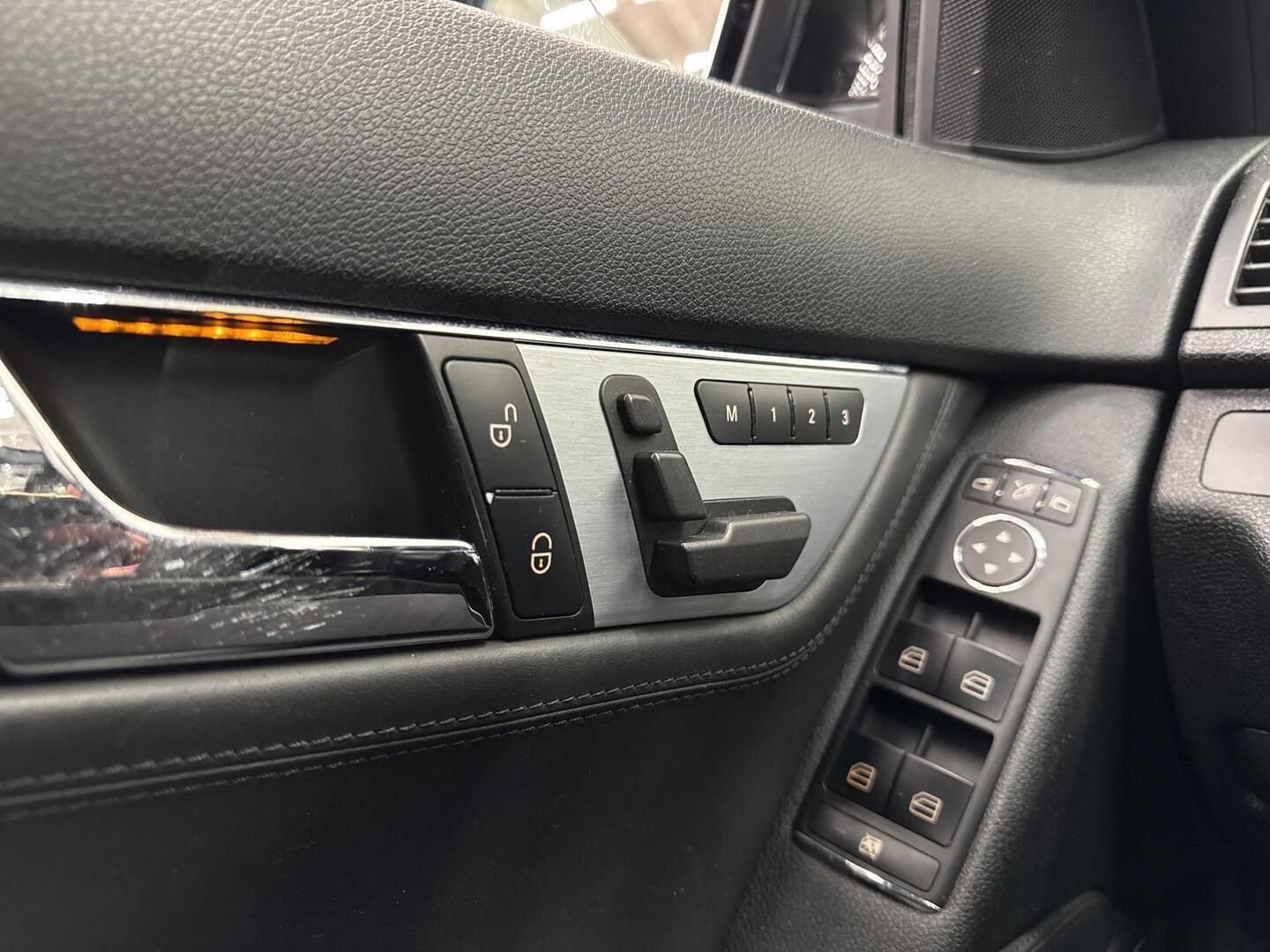 MERCEDES-BENZ C 63 AMG 2008