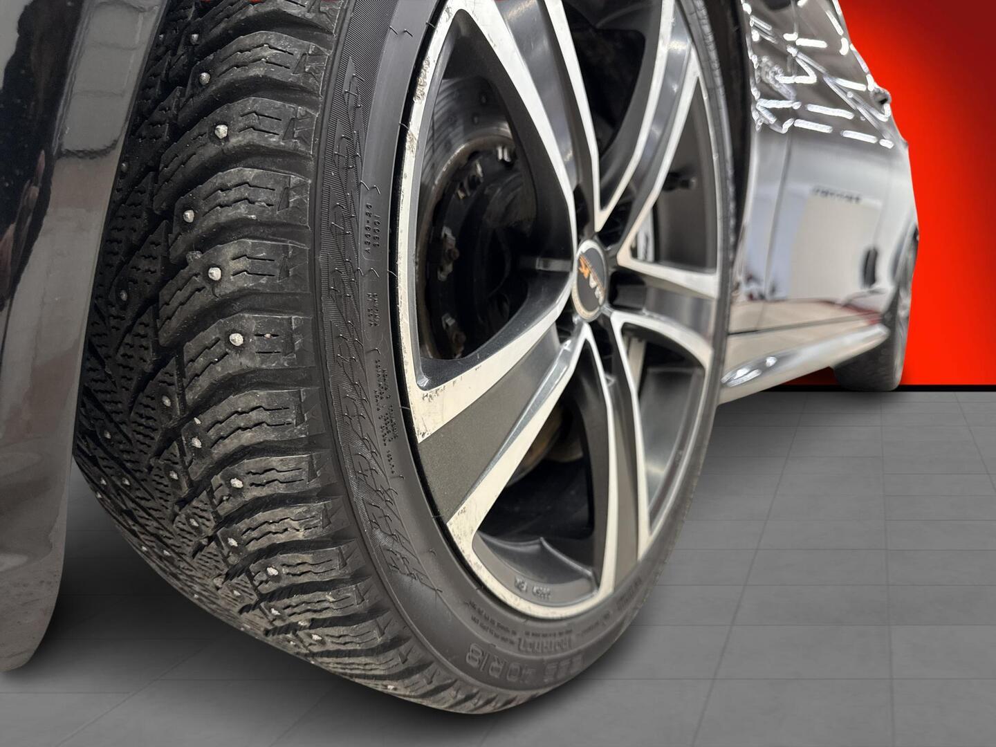 MERCEDES-BENZ C 63 AMG 2008