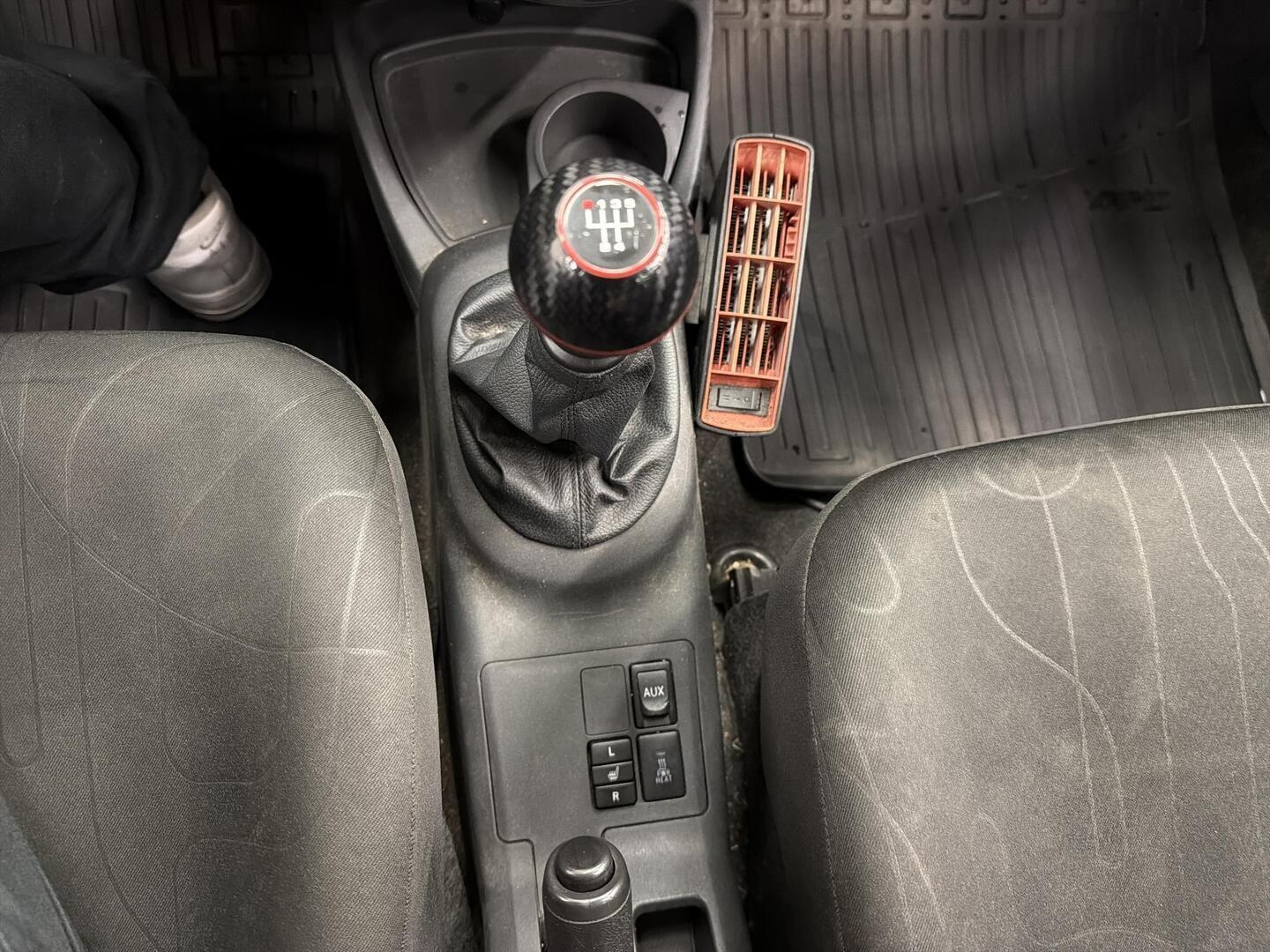 TOYOTA Yaris 2011