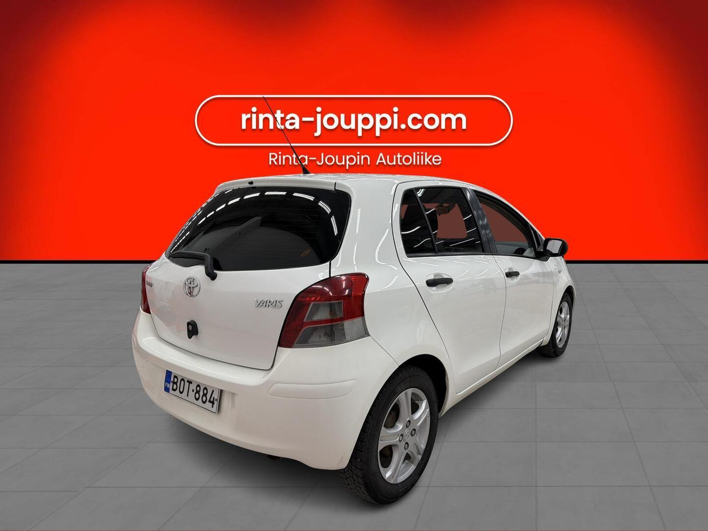 TOYOTA Yaris 2011