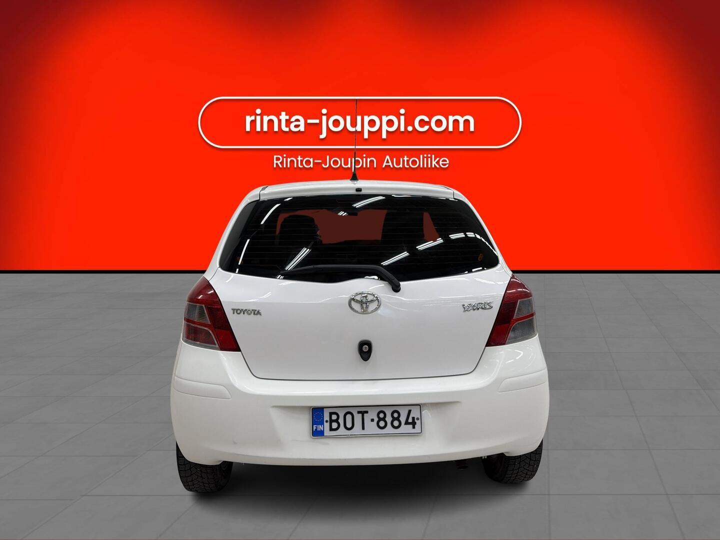 TOYOTA Yaris 2011