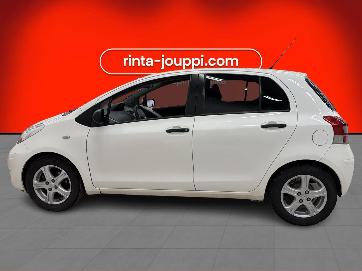 TOYOTA Yaris 2011