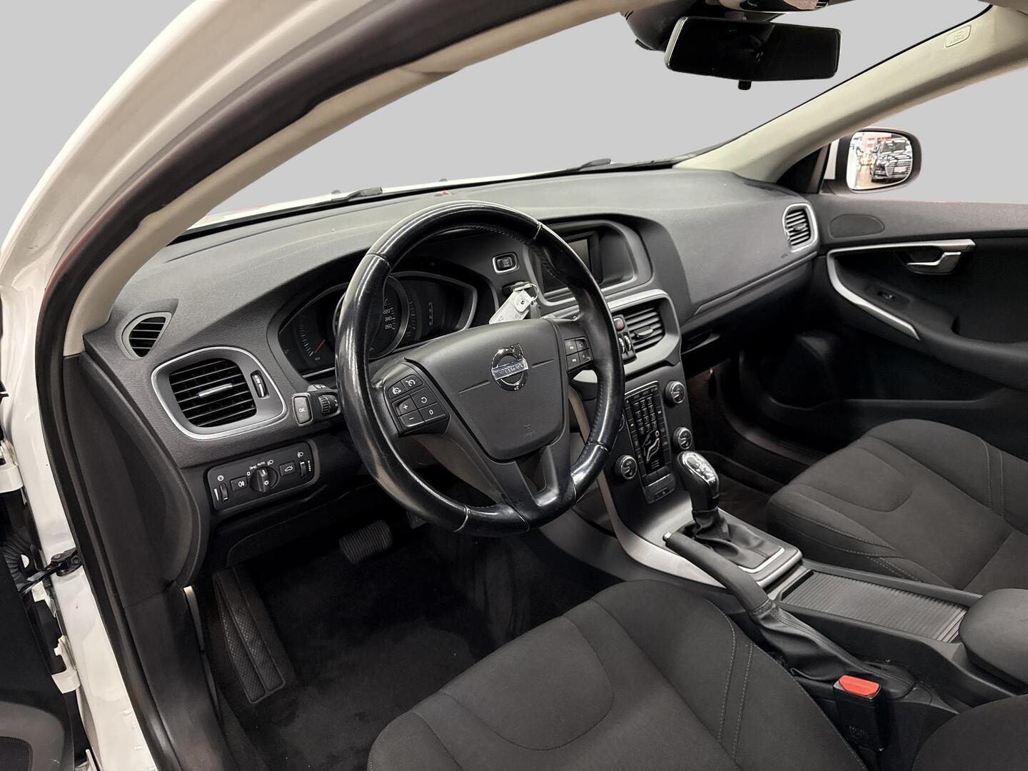 VOLVO V40 2013