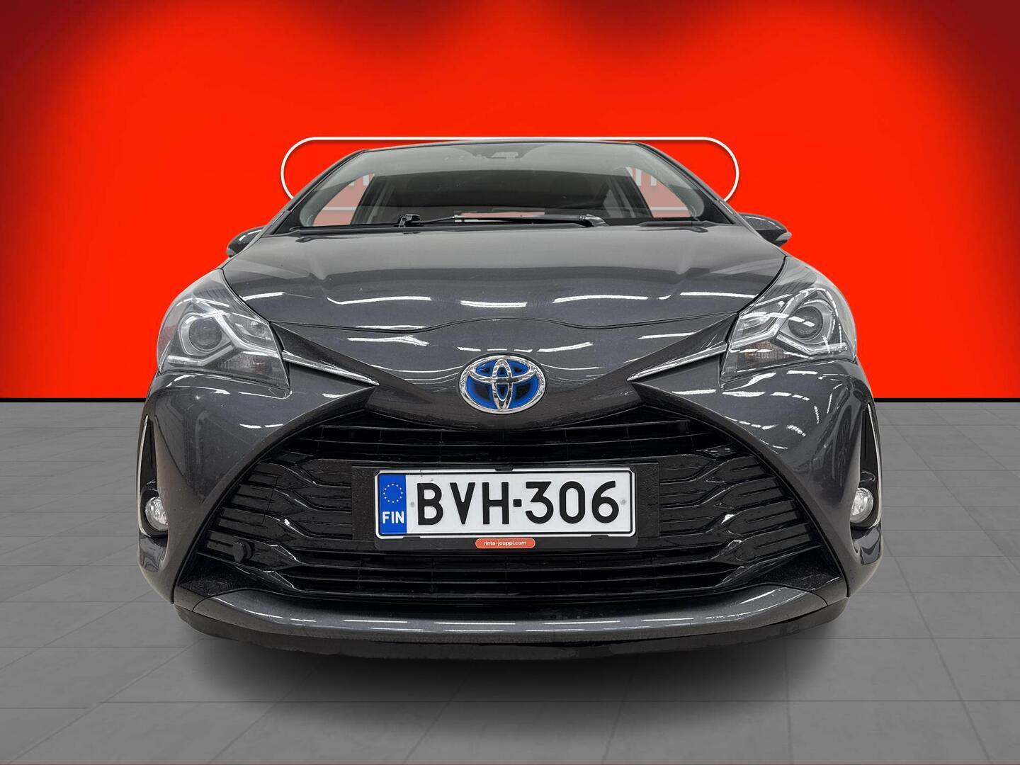 TOYOTA Yaris 2018