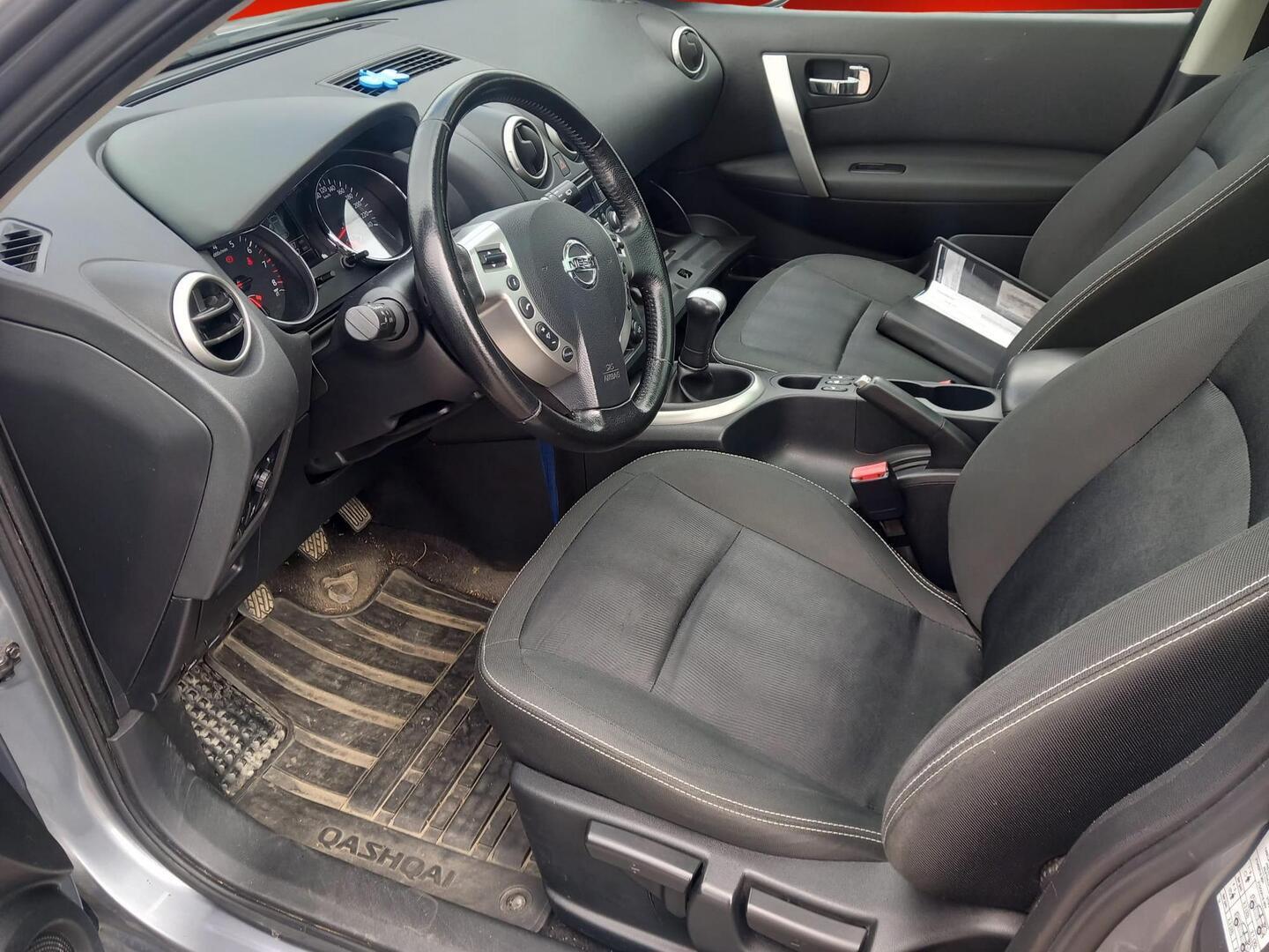 NISSAN Qashqai 2012