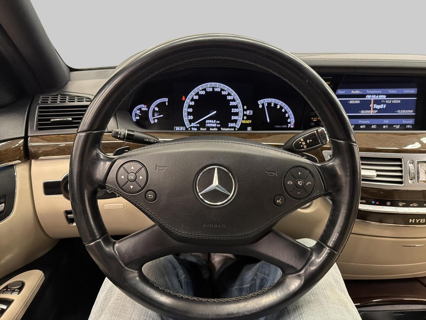 MERCEDES-BENZ S 2010