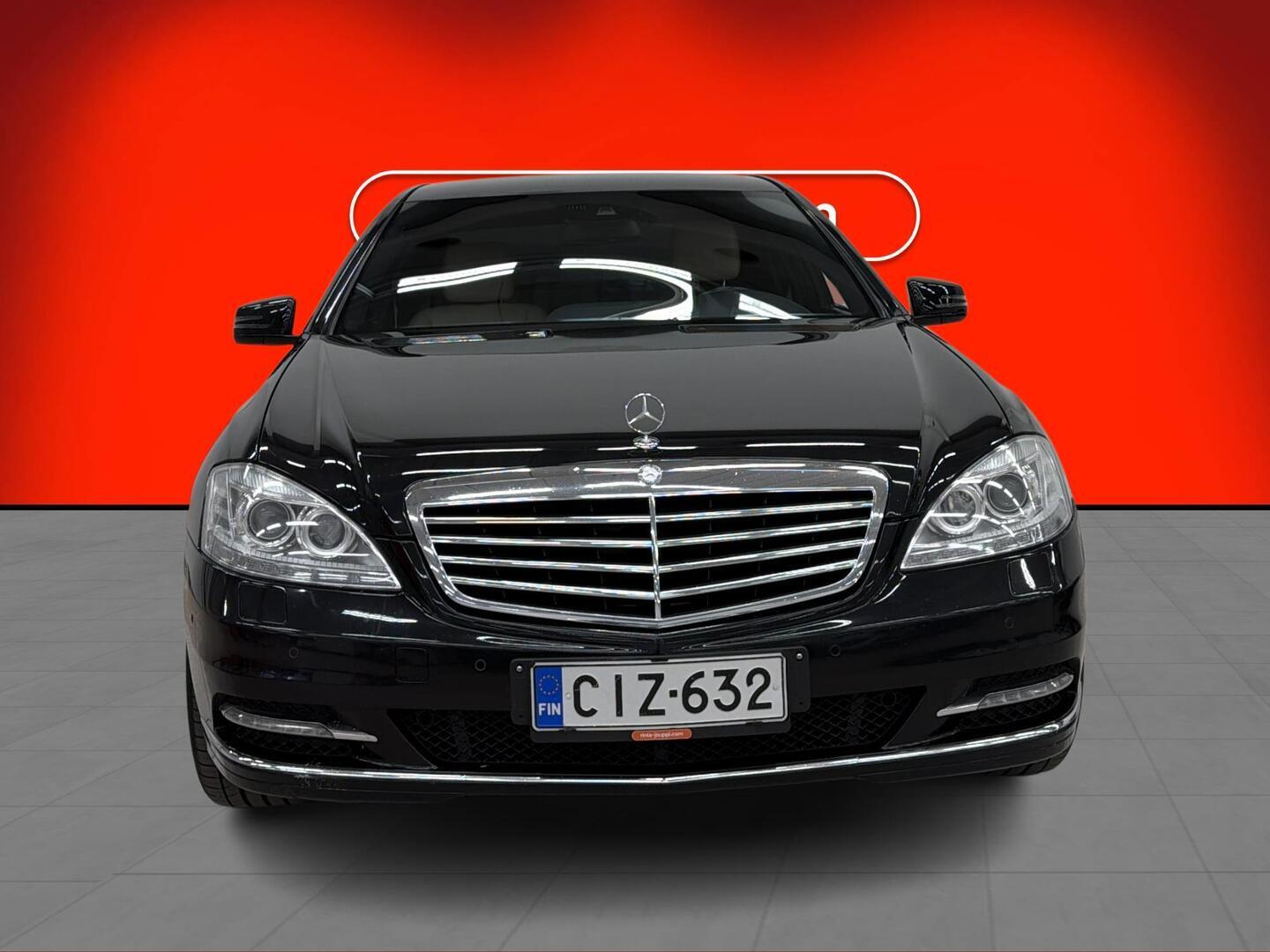MERCEDES-BENZ S 2010