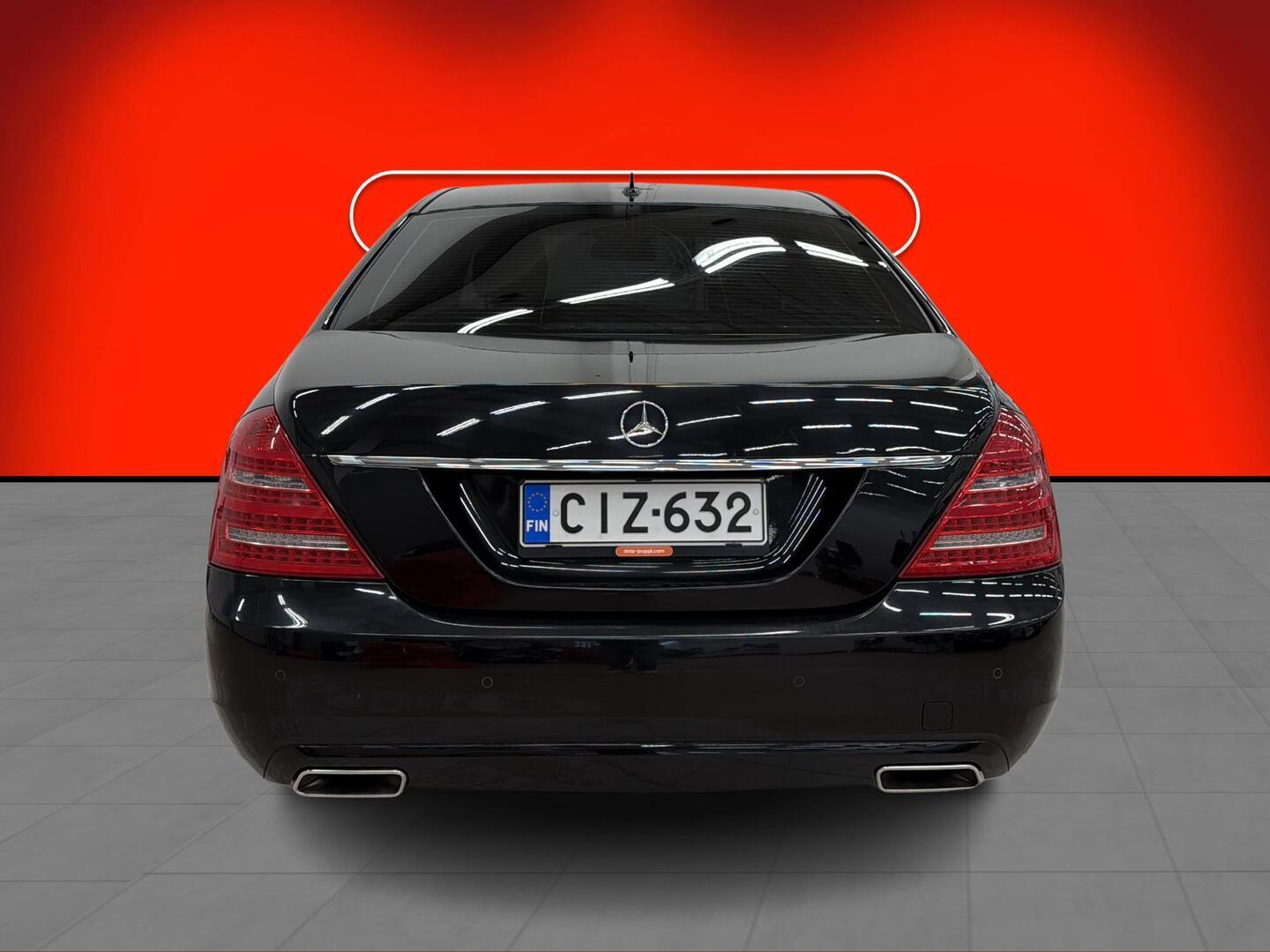 MERCEDES-BENZ S 2010