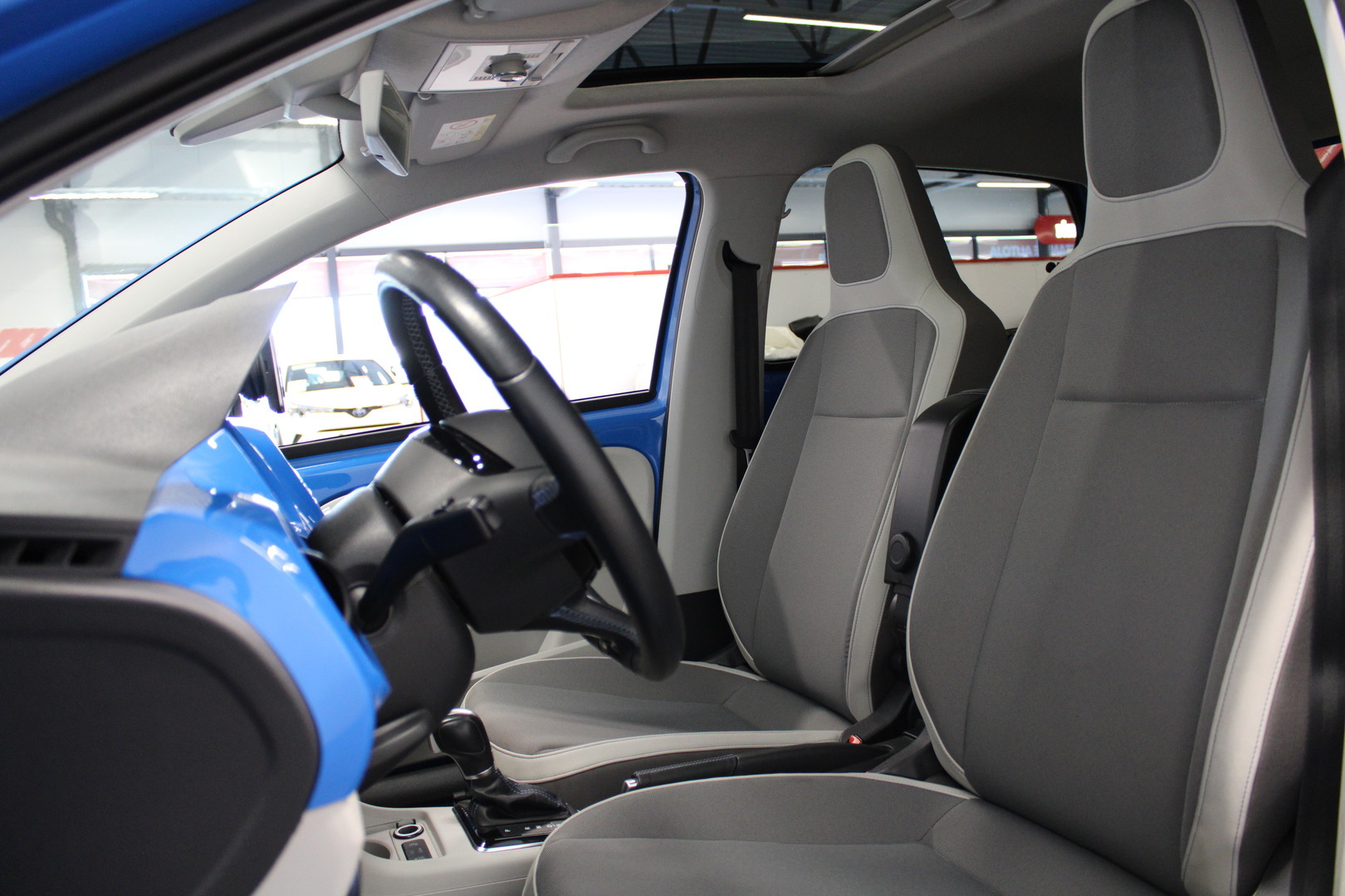 VOLKSWAGEN up! 2015