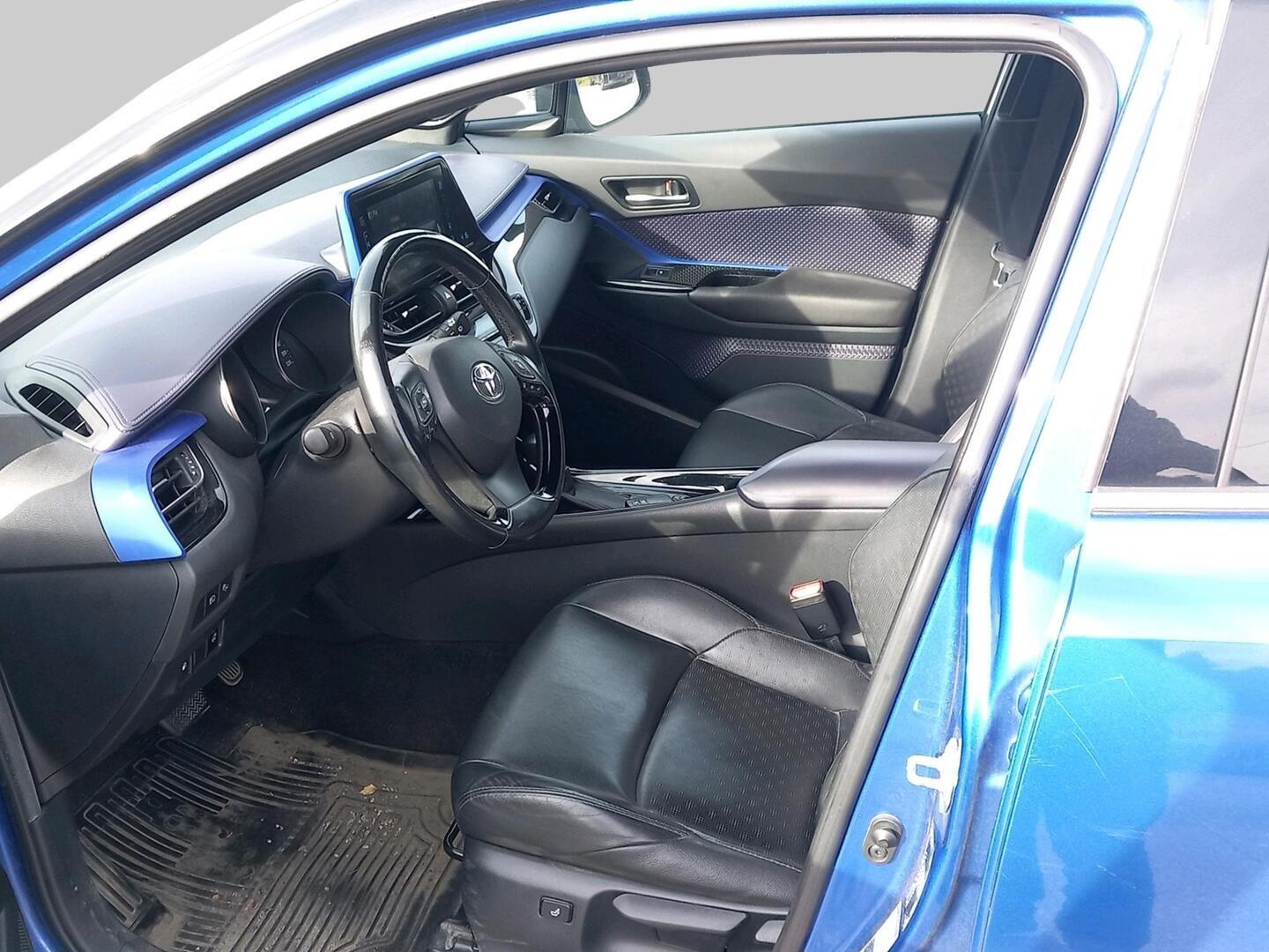 TOYOTA C-HR 2017