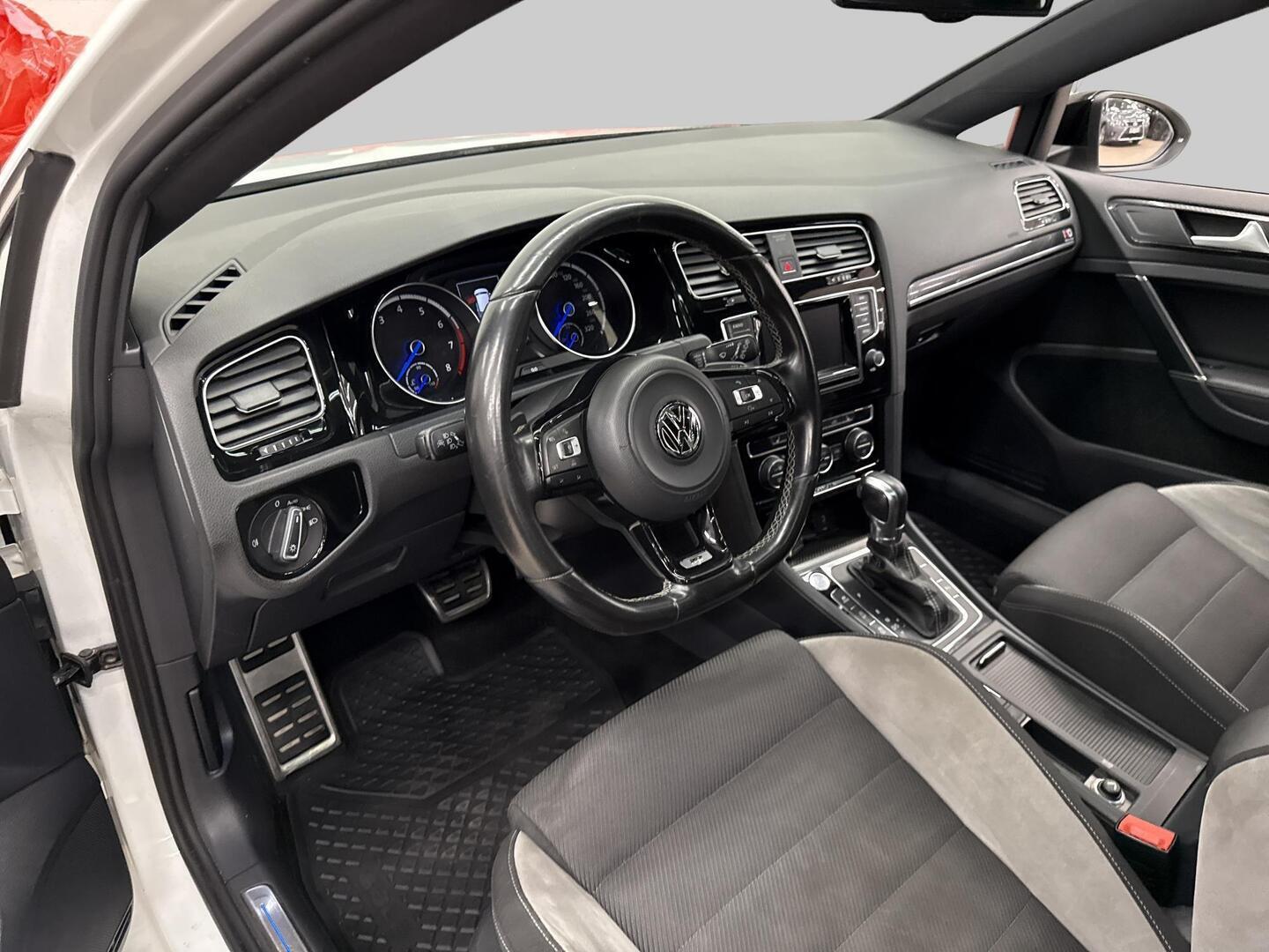 VOLKSWAGEN Golf 2015