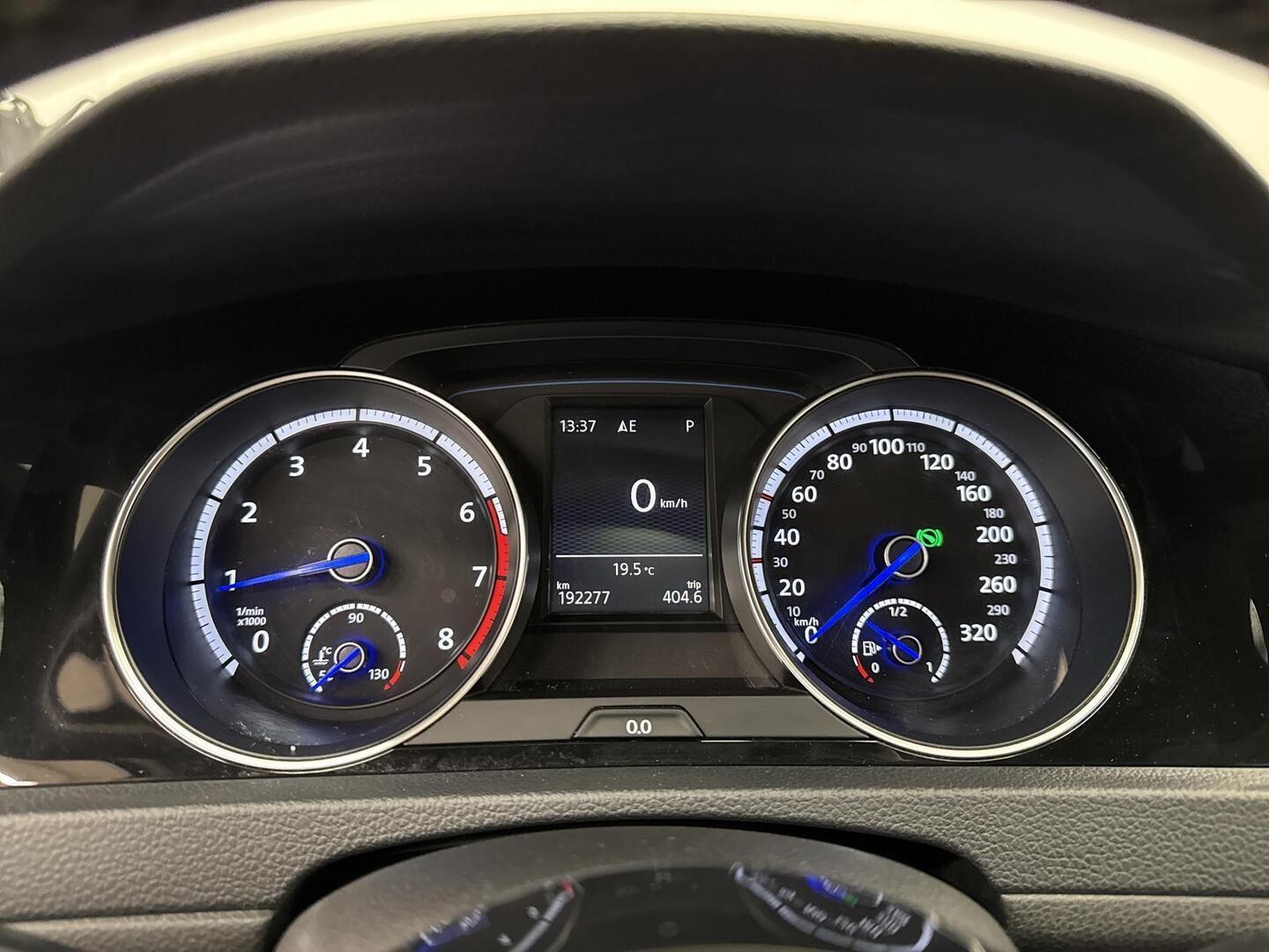 VOLKSWAGEN Golf 2015