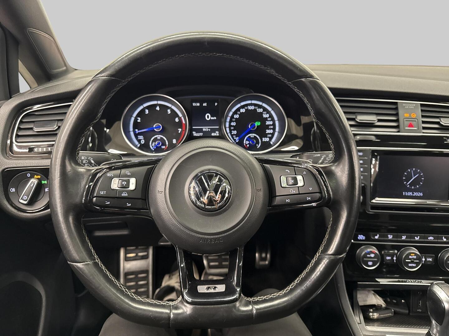 VOLKSWAGEN Golf 2015