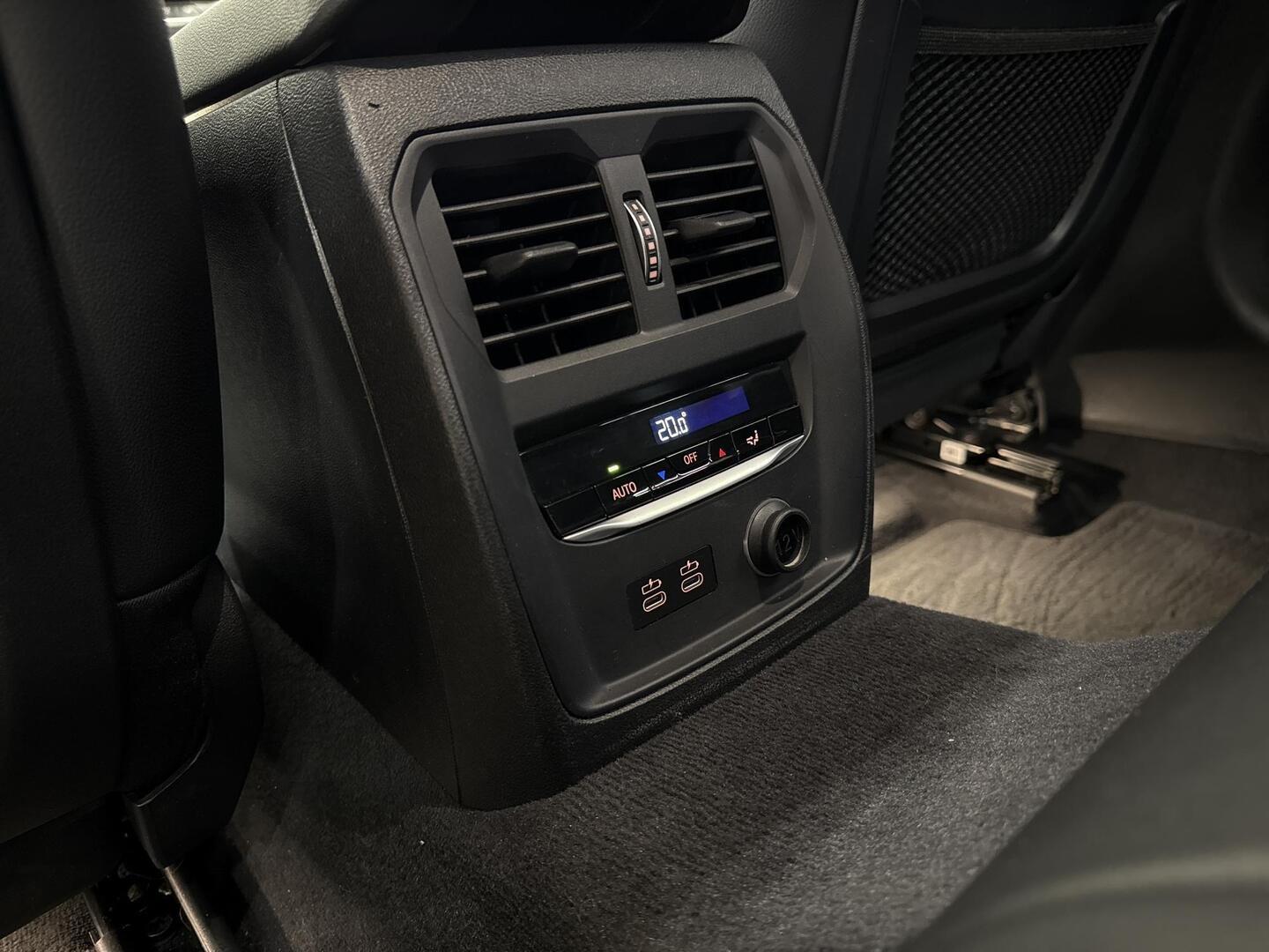 BMW 330 2019