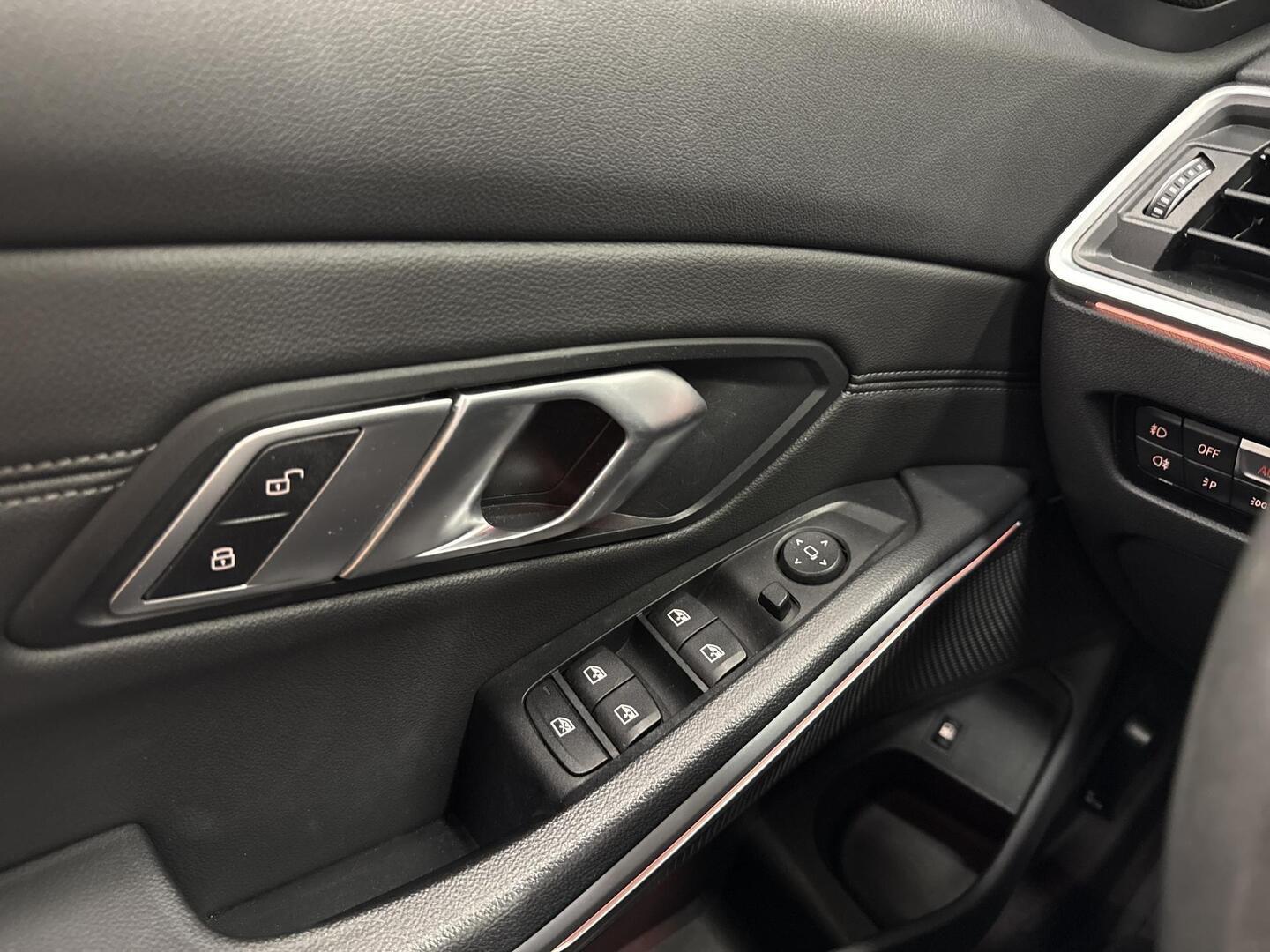 BMW 330 2019