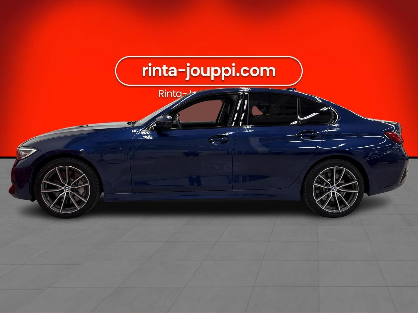 BMW 330 2019