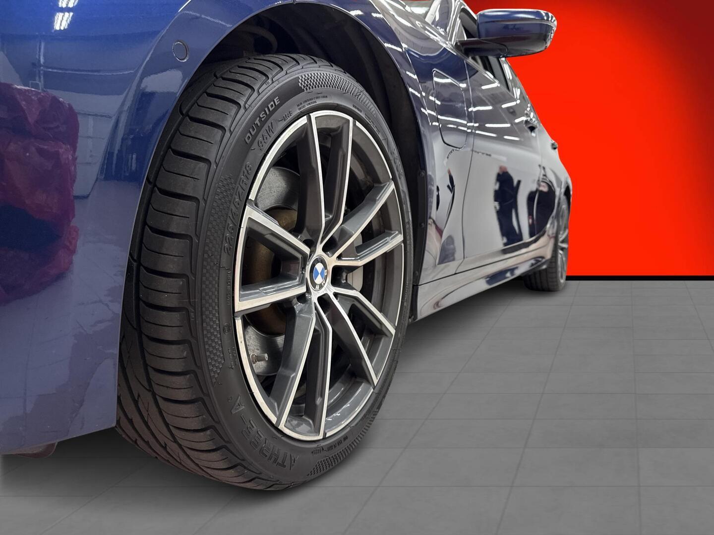 BMW 330 2019