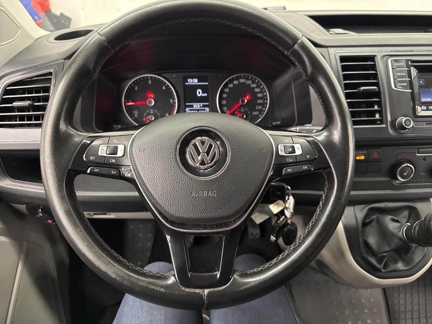 VOLKSWAGEN Transporter 2016