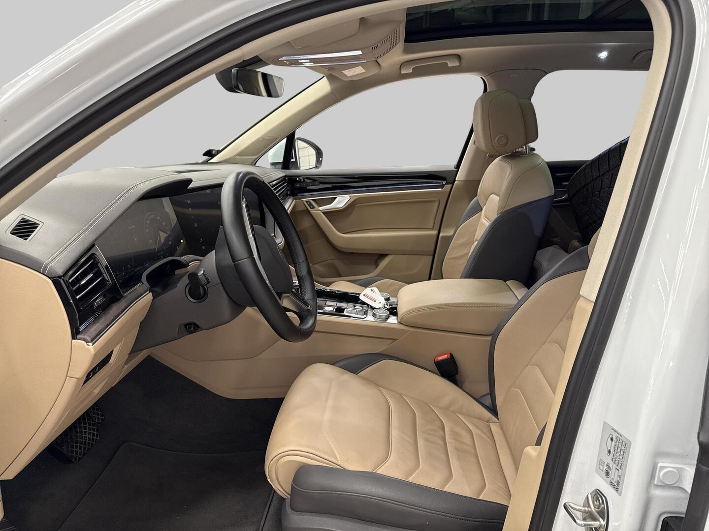 VOLKSWAGEN Touareg 2023