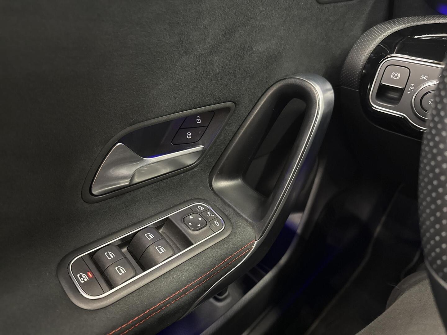 MERCEDES-BENZ CLA 2023