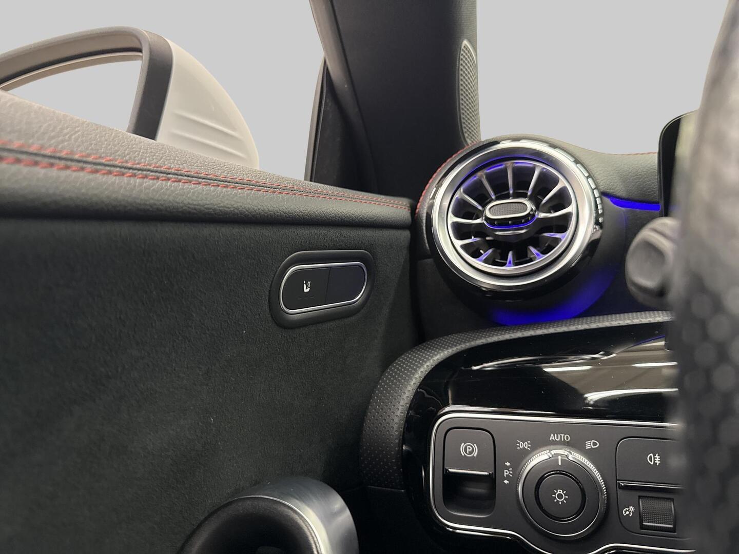 MERCEDES-BENZ CLA 2023