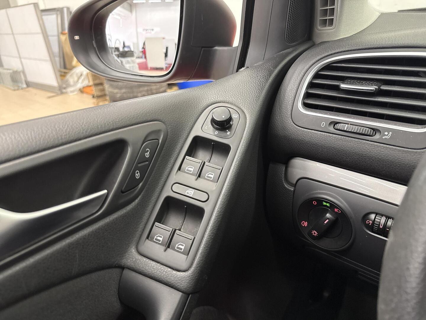 VOLKSWAGEN Golf 2010