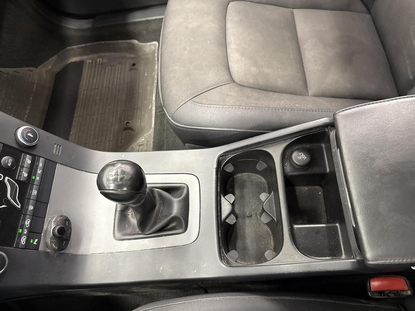 VOLVO V70 2010