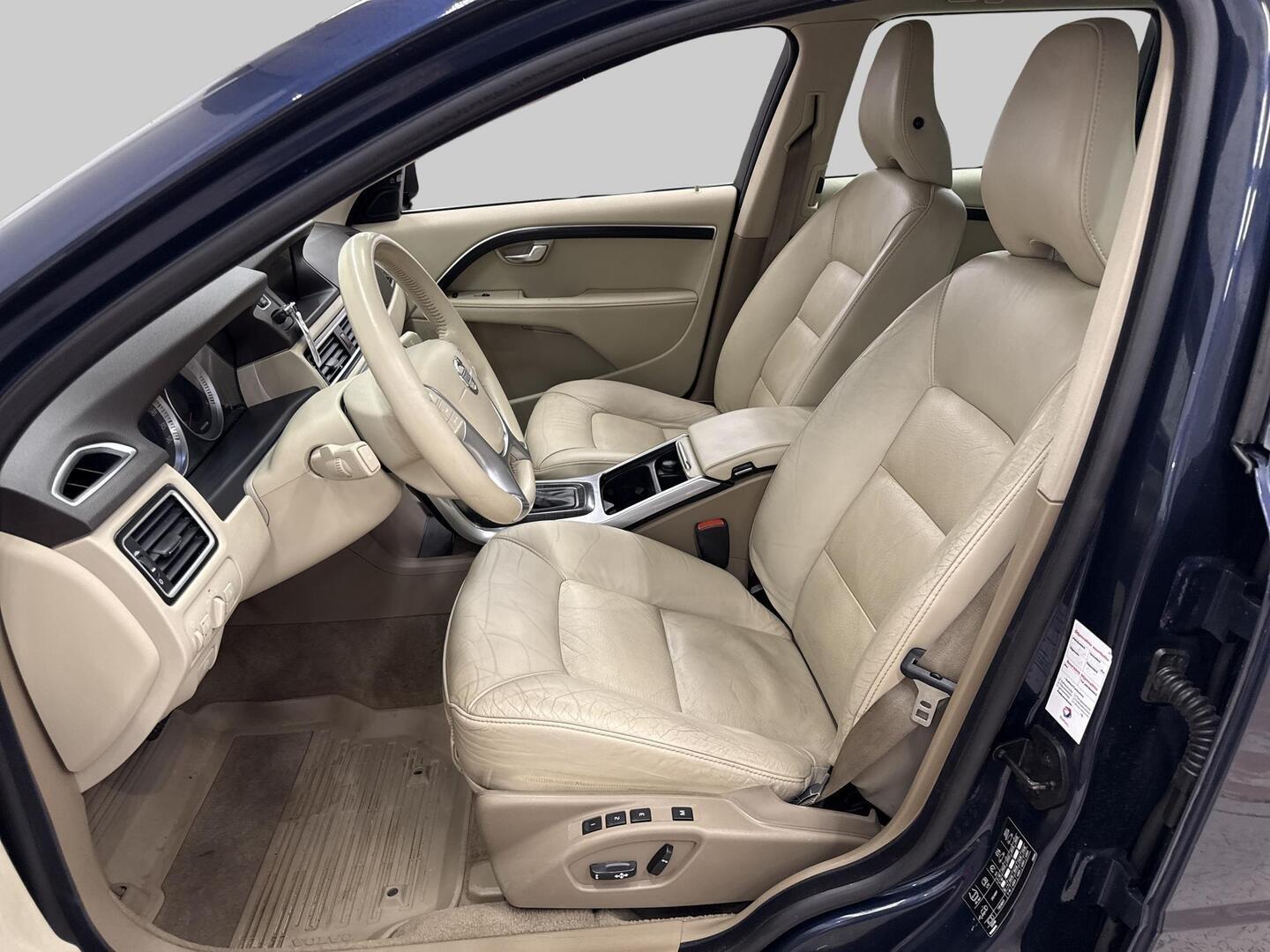 VOLVO V70 2012