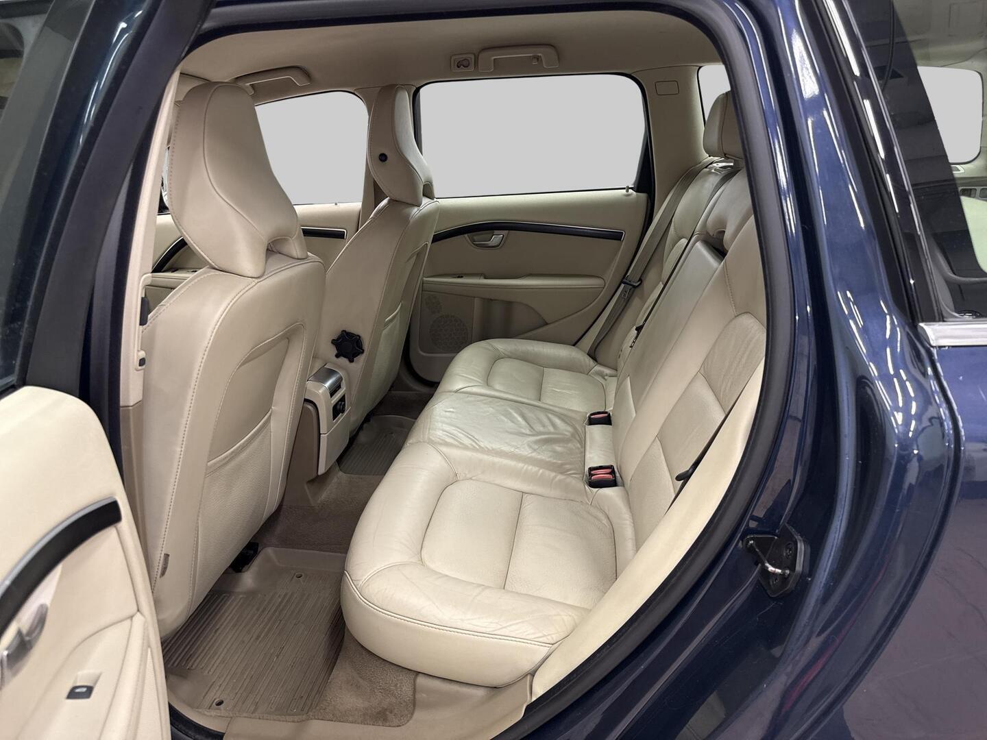 VOLVO V70 2012