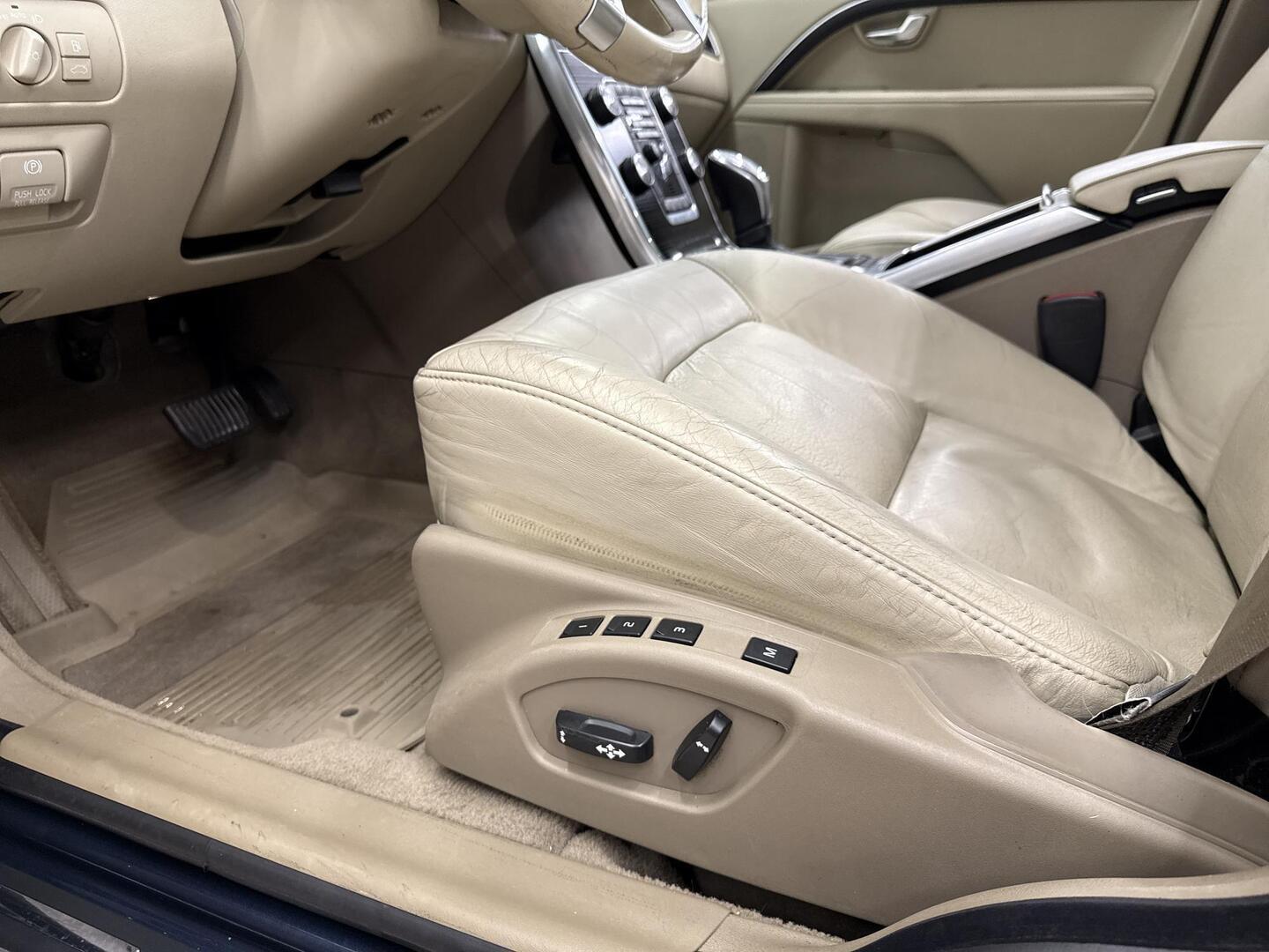 VOLVO V70 2012