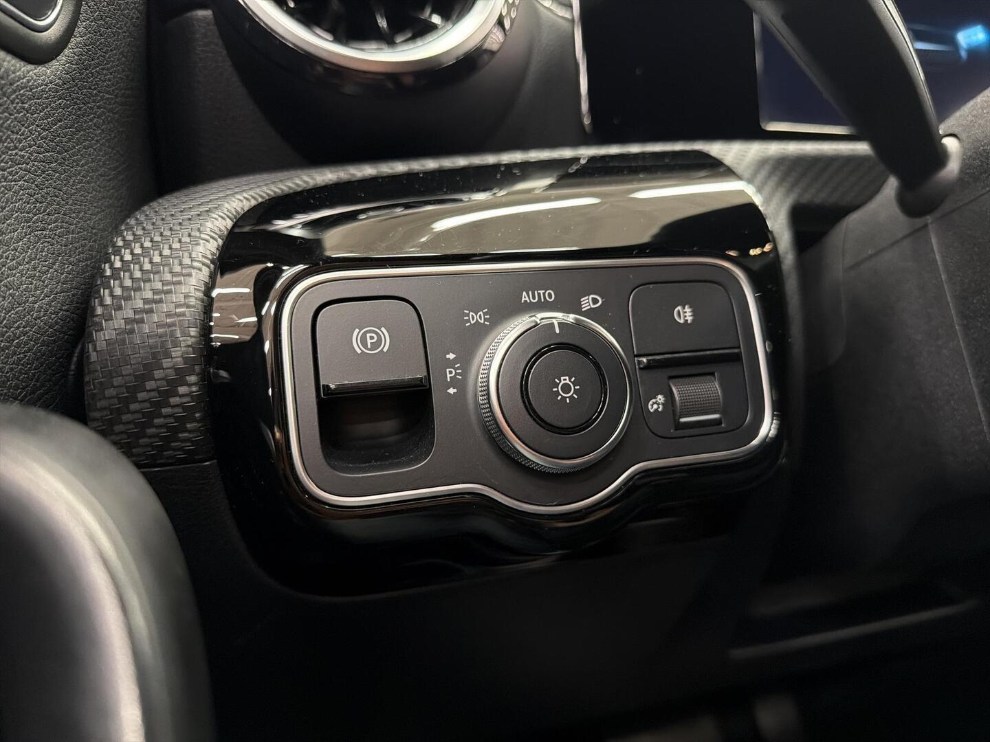 MERCEDES-BENZ A 2021