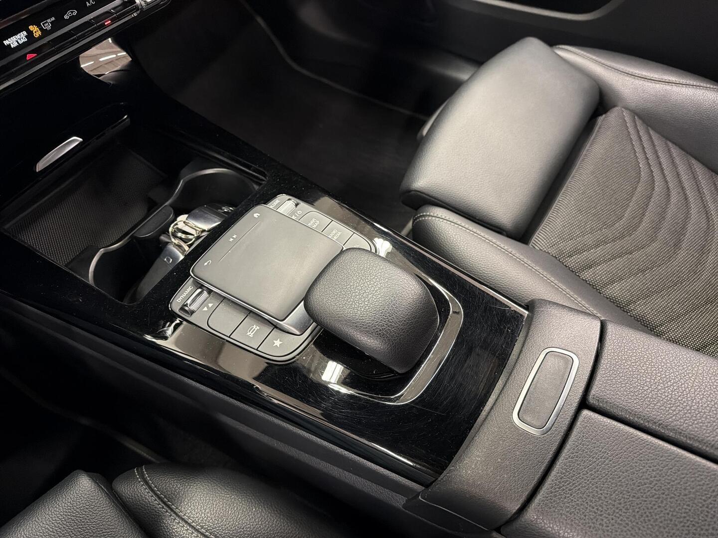 MERCEDES-BENZ A 2021