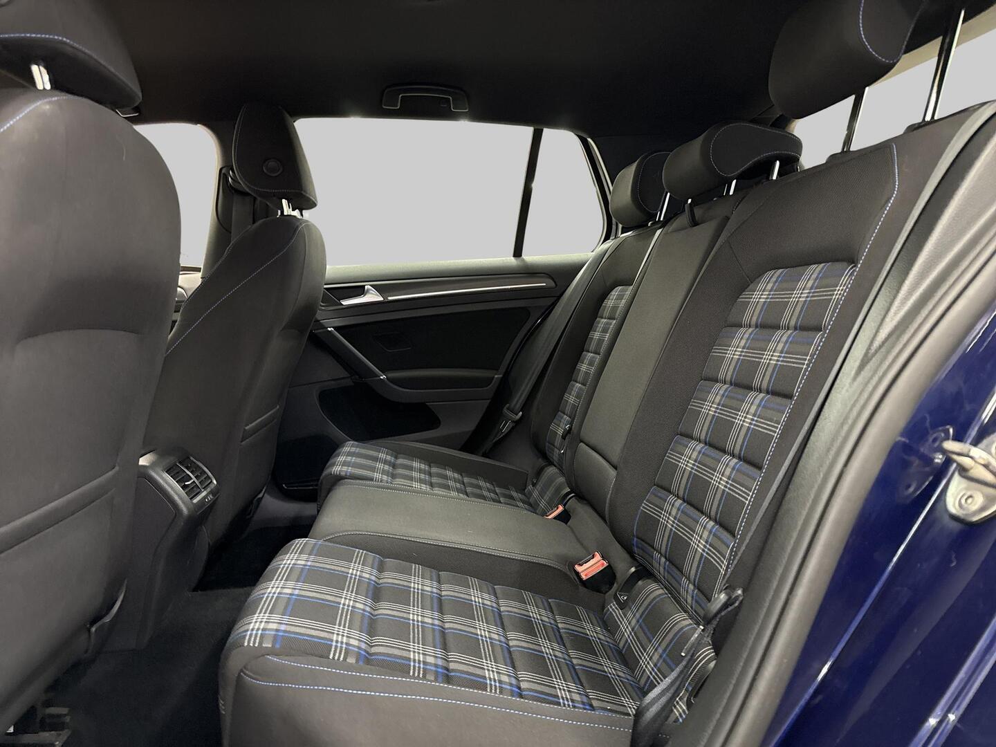 VOLKSWAGEN Golf 2017