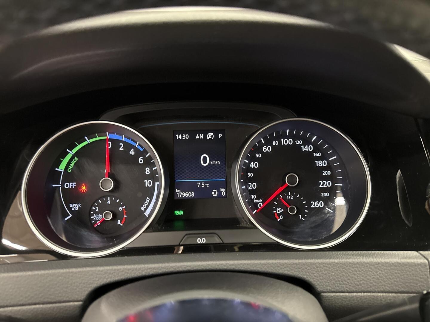 VOLKSWAGEN Golf 2017