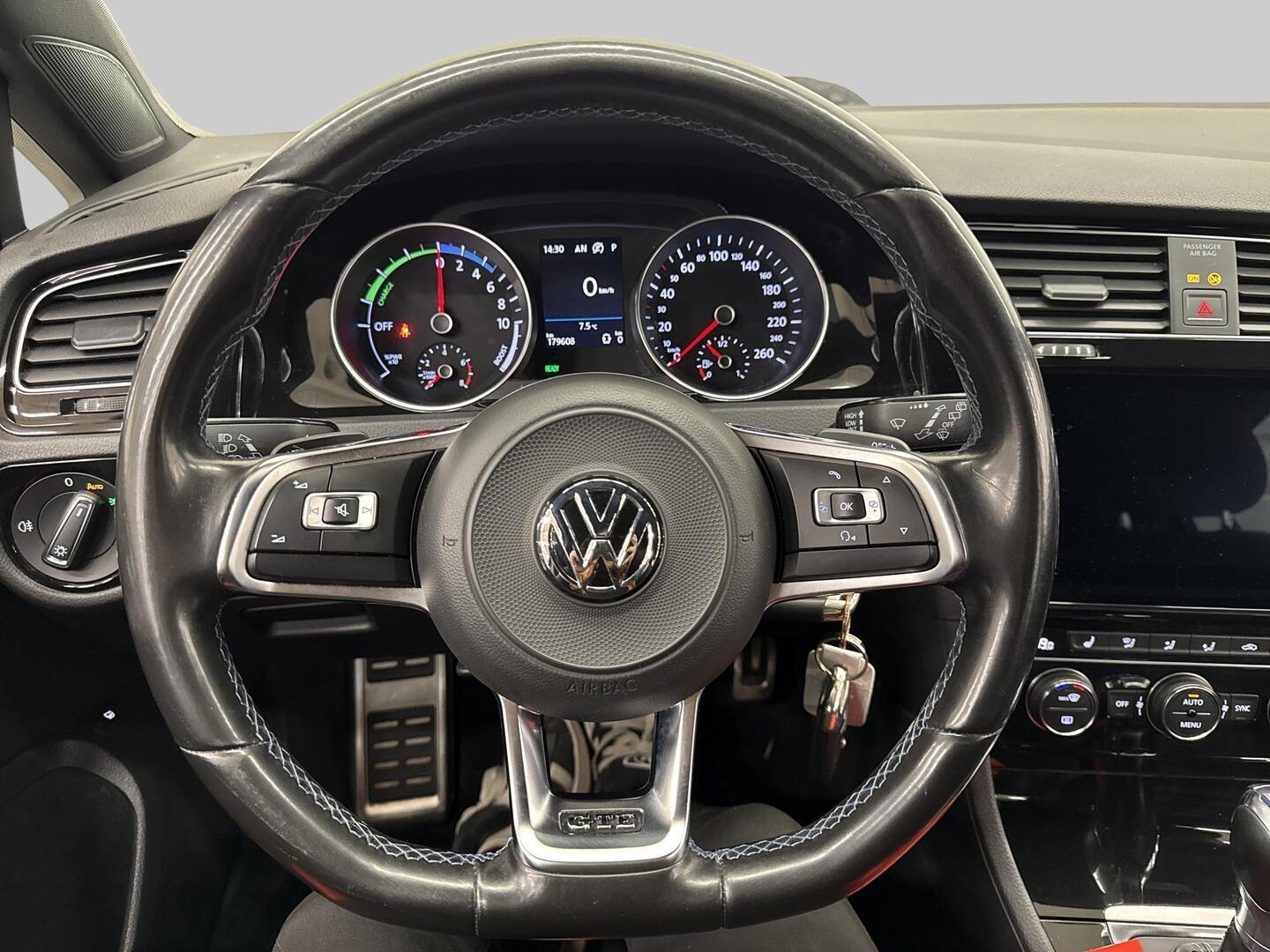 VOLKSWAGEN Golf 2017