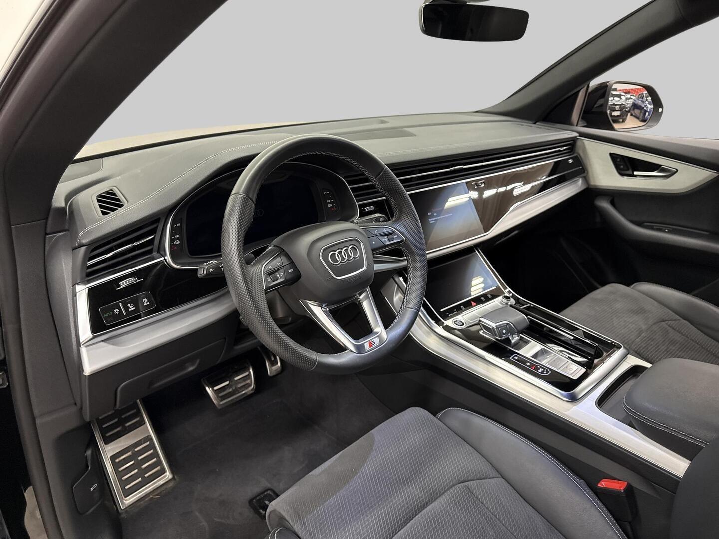 AUDI Q8 2023