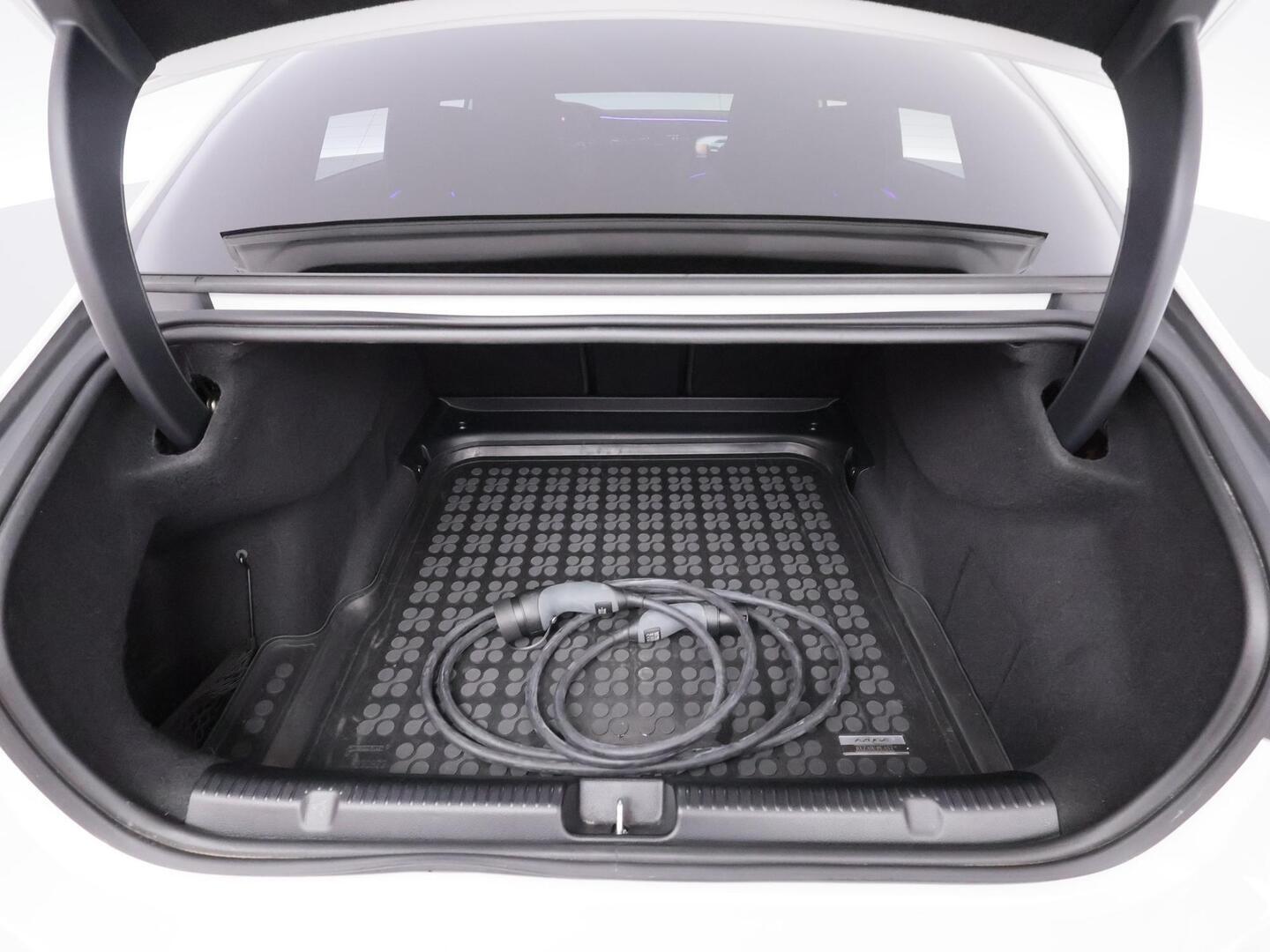 MERCEDES-BENZ EQE 2024