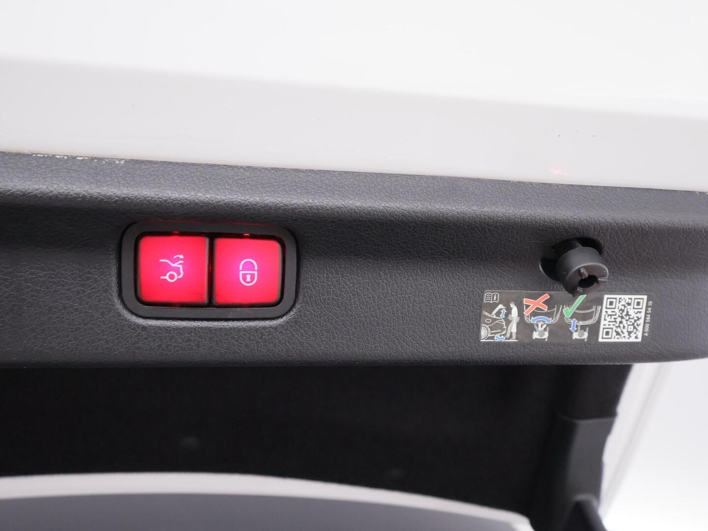 MERCEDES-BENZ EQE 2024