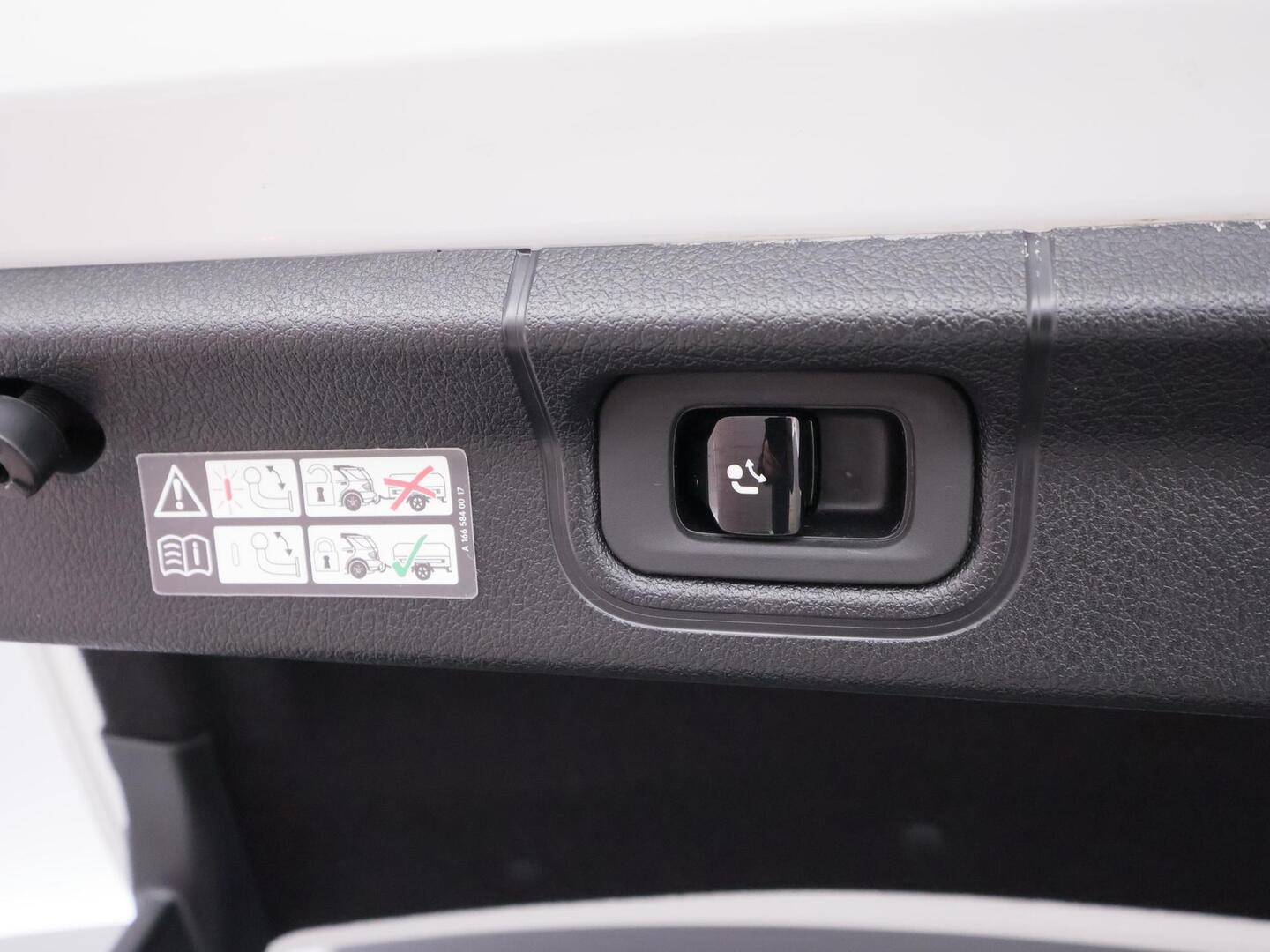 MERCEDES-BENZ EQE 2024