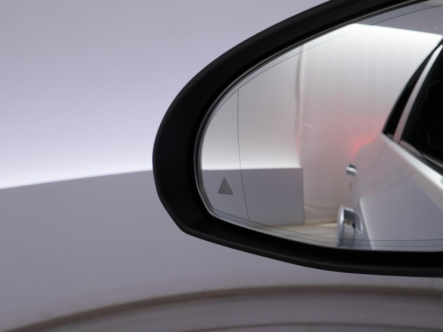 MERCEDES-BENZ EQE 2024