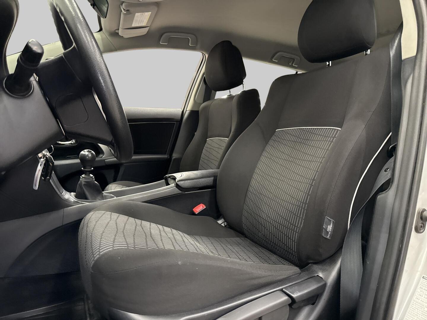 TOYOTA Avensis 2013