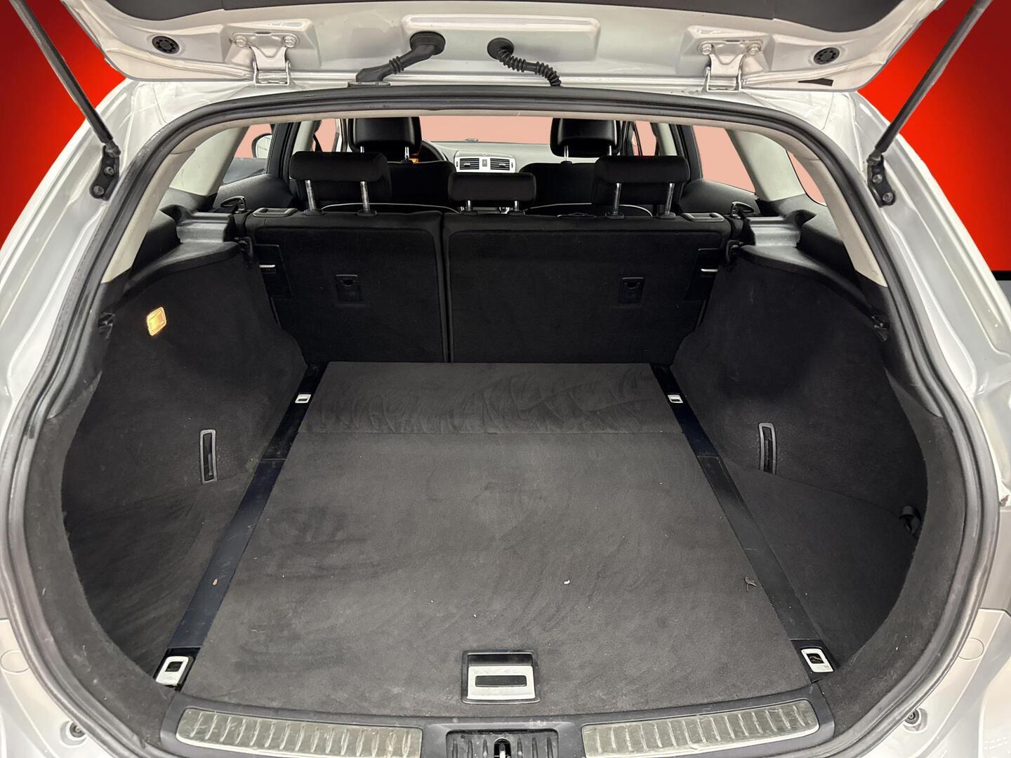 TOYOTA Avensis 2013